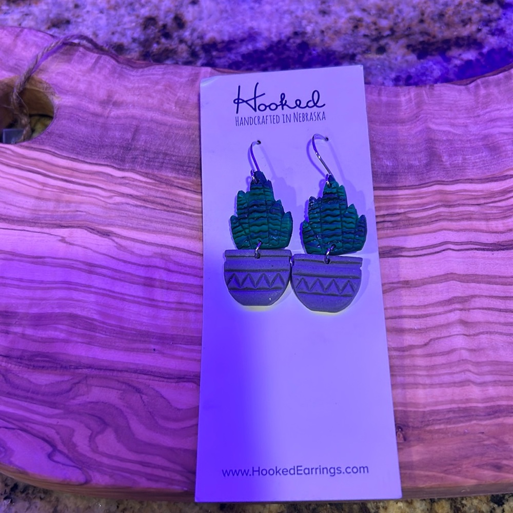NWT Perfectly potted plant earrings.